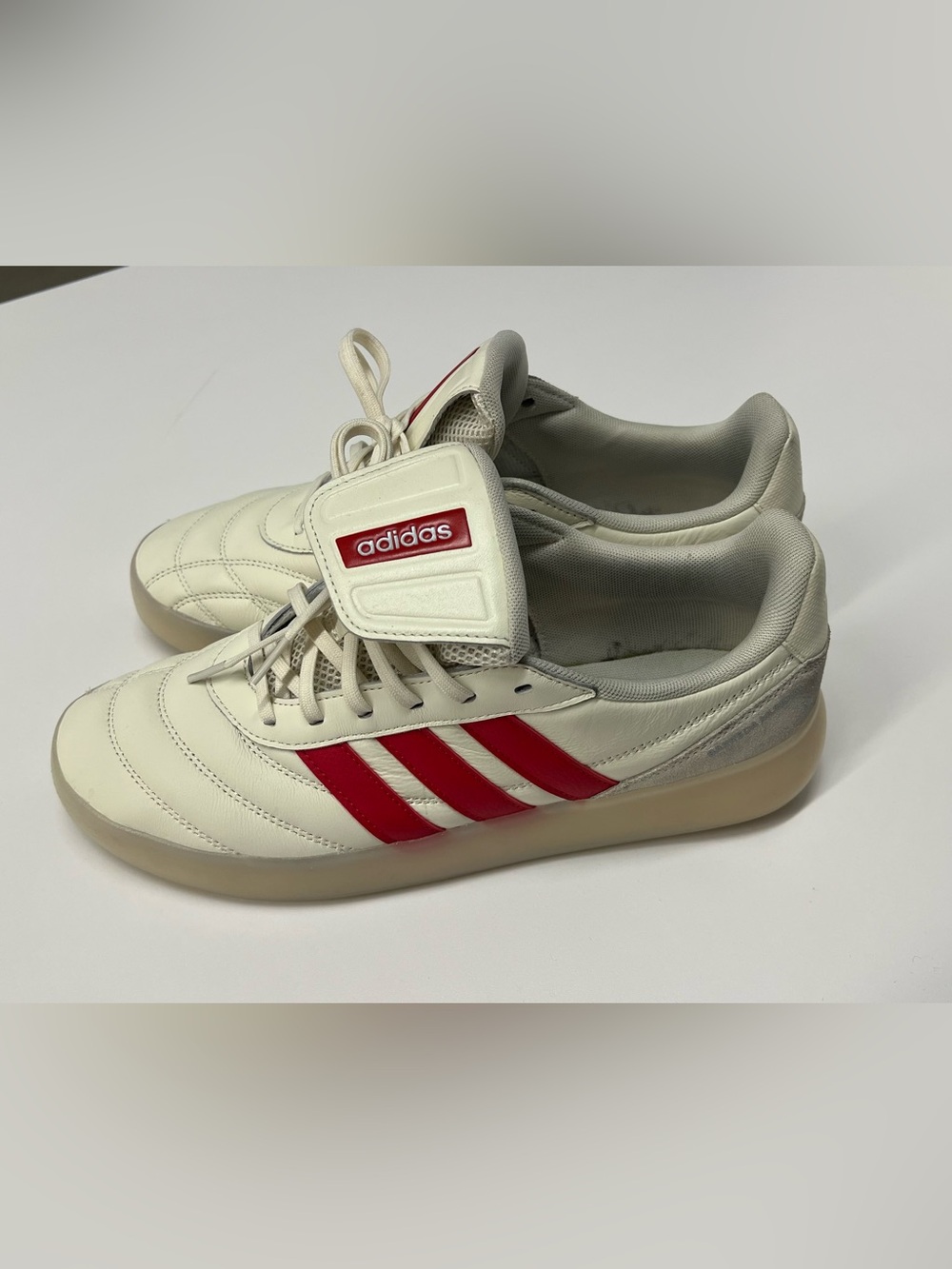 adidas Men’s White & Red Barreda Mundial, size 11